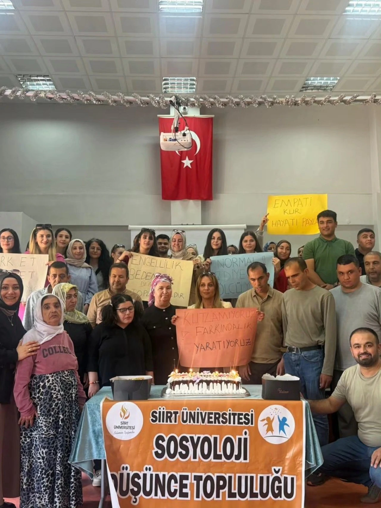 Farkındalık İ&ccedil;in G&ouml;n&uuml;ller Bir Oldu
