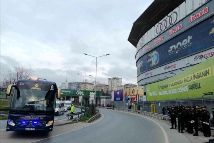 Fenerbahçe kafilesi stada geldi