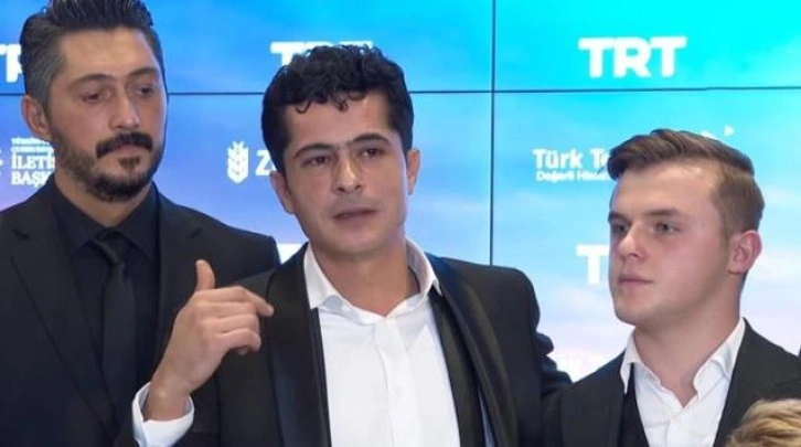 Filmde şehit Ferhat Gedik'i canlandıran İsmail Hacıoğlu, galada konuşurken duygulandı