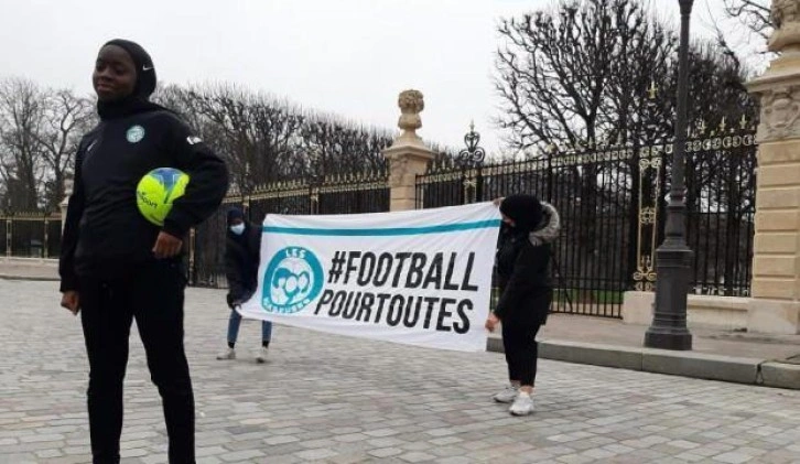 Fransa’da kadınlar müsabakalarda başörtüsü yasağını protesto etti