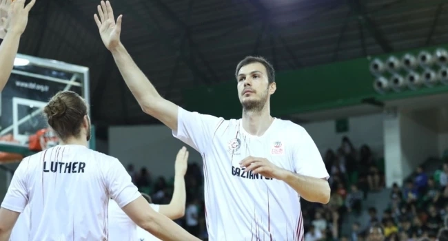 Gaziantep Basketbol'dan pivot transferi