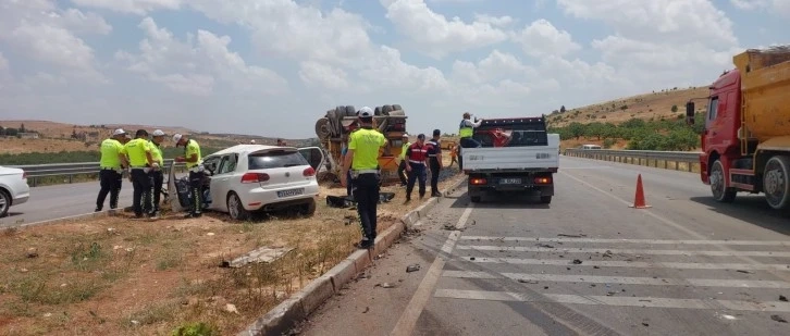 Gaziantep'te asfalt döküm kamyonu ile otomobil çarpıştı: 1 ölü, 1 yaralı  Kaynak
