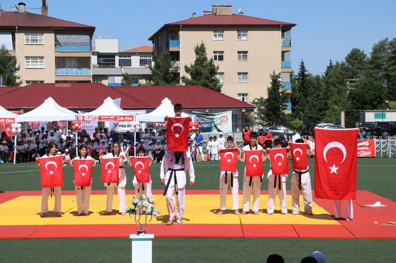 Gen&ccedil;liğin Bayramı Kutlu Olsun