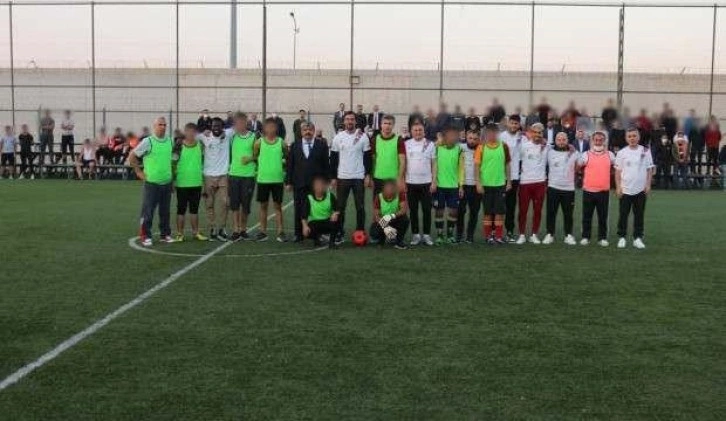 Hataysporlu futbolcular cezaevindeki çocuklarla maç yaptı