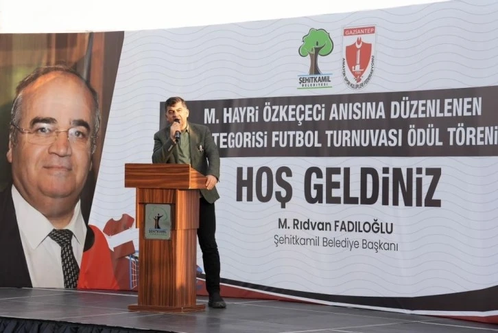 Hayri Özkeçeci, yeşil sahada anıldı