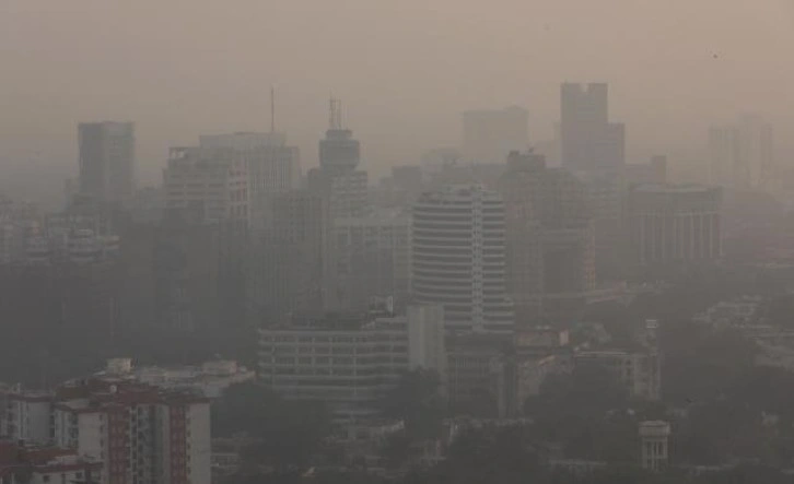 Hindistan'ın başkenti Yeni Delhi'de hava kirliliği sebebiyle eğitime süresiz ara verildi