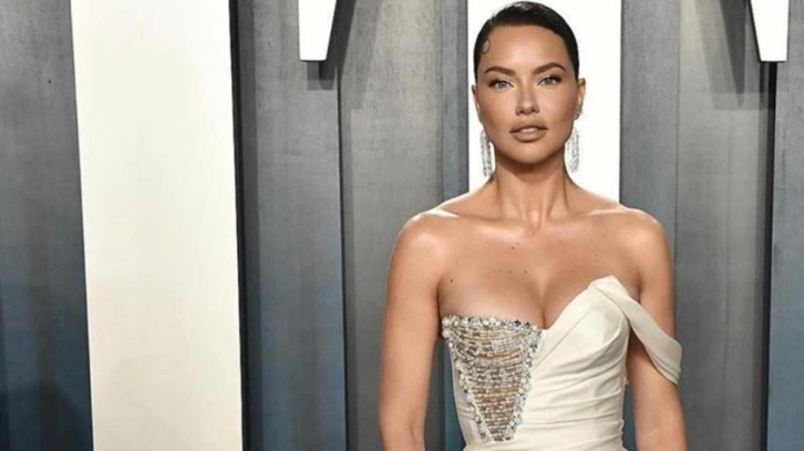 İki çocuk annesi Adriana Lima, hamile olduğunu duyurdu