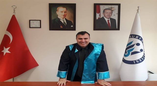 İKSAD'dan Bayburt Üniversitesi Öğretim Üyesi Bülent Bayraktar'a Ödül