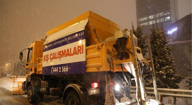 İstanbul Büyükşehir'den yoğun kar çalışması