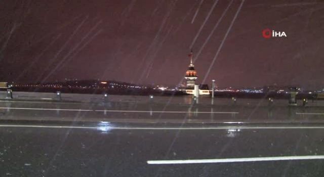 İstanbul'da beklenen yağış gece boyunca devam etti