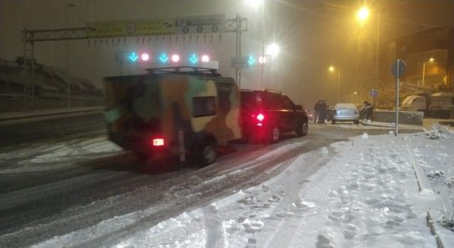 İstanbul'da kar sonrası oluşan sis sürücülere zor anlar yaşattı