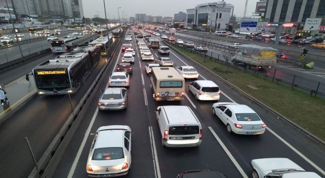 İstanbul'da trafik yoğunluğu yüzde 75'i aştı