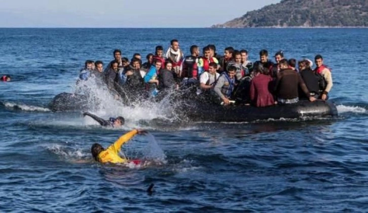 İzmir açıklarında yardım isteyen 79 düzensiz göçmene son anda müdahale