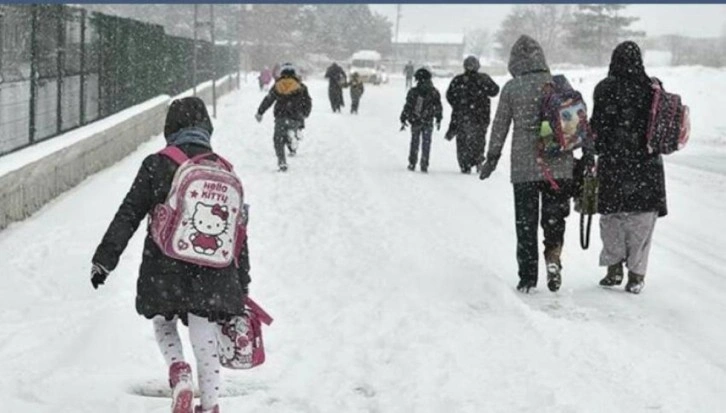 Kar Türkiye'de etkisini sürdürüyor! 16 ilimizde okullar tatil edildi