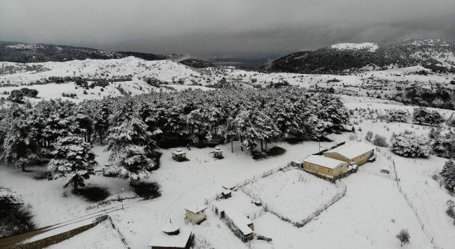 Karabük'te doğa beyaz örtüyle mest etti