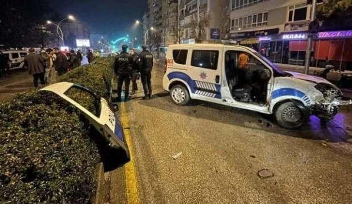 Kavga ihbarına giden iki polis otosu çarpıştı!