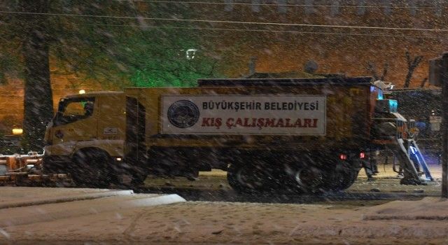 Kayseri'de kardan kapanan 104 mahalle yolu ulaşıma açıldı
