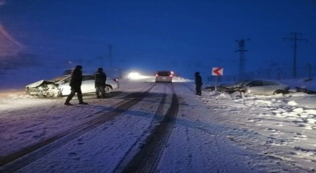 Kayseri'de otomobiller çarpıştı! Yaralılar var