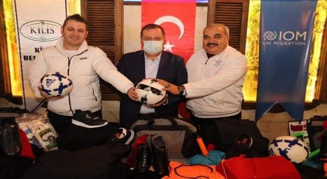 Kilis Belediyesi'nden spor kulüplerine malzeme desteği