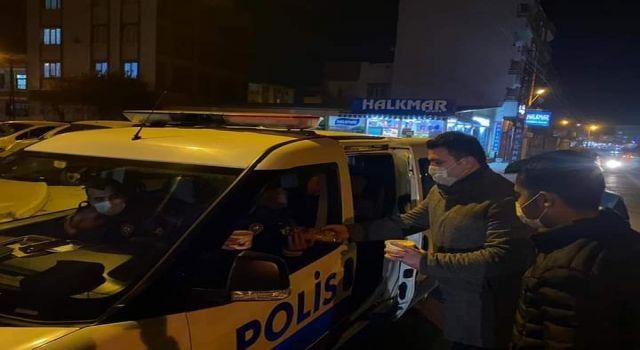 Kilis Ülkü Ocakları'ndan polislere sıcak çorba ikramı