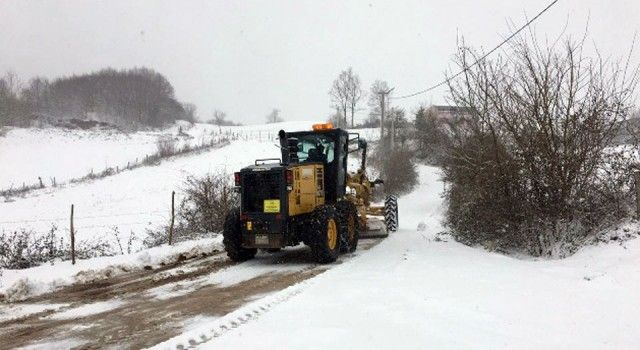 Kocaeli İzmit Belediyesi'nden kar mesaisi