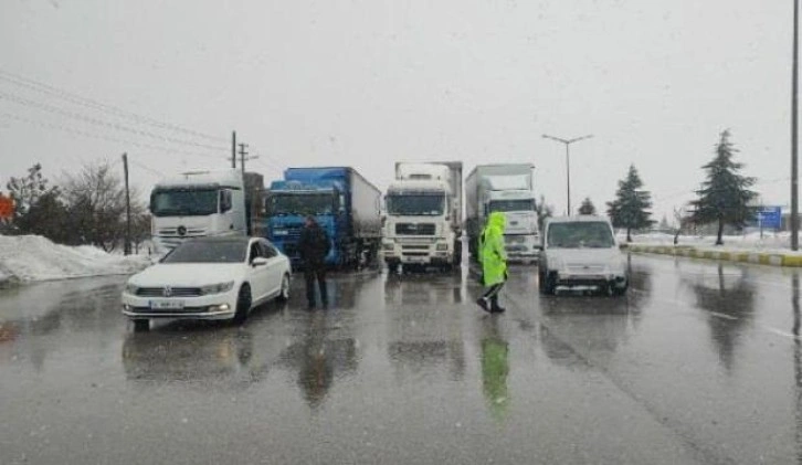 Konya- Antalya kara yolu ulaşıma kapandı