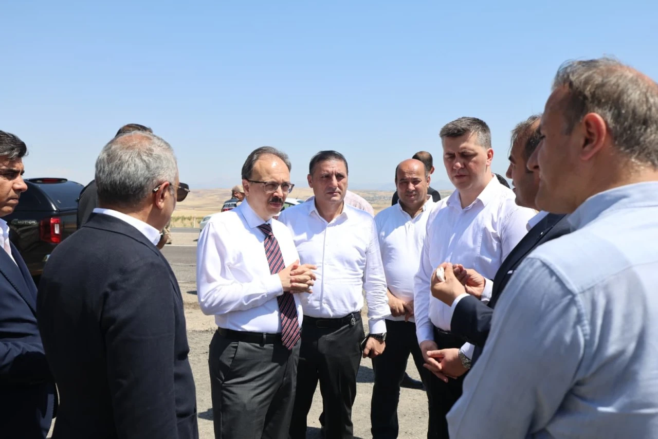 K&ouml;y Yollarında Asfalt Mesaisi