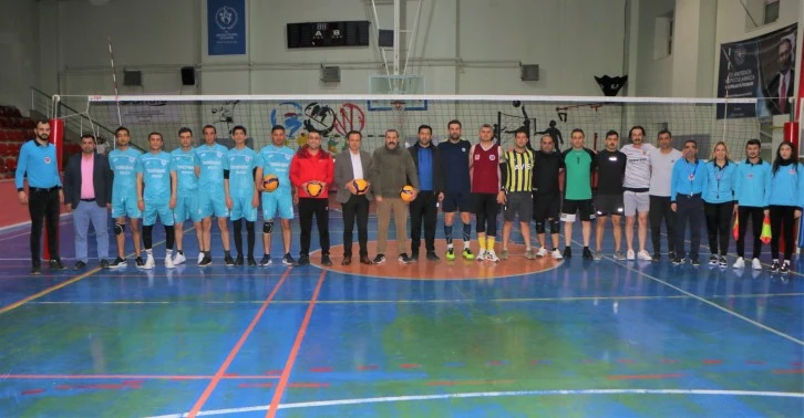 KURUMLAR ARASI VOLEYBOL TURNUVASI BAŞLADI