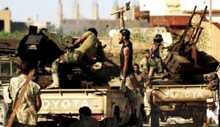 Libya'da  Hafter milisleri Kaddafi için mahkemeyi kuşattı