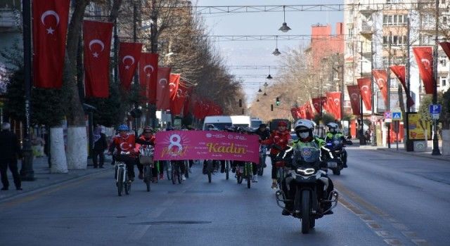 Malatya&#039;da kadınlar pedal çevirdi