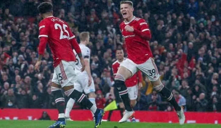 Manchester United, Burnley'i 3 golle geçti!