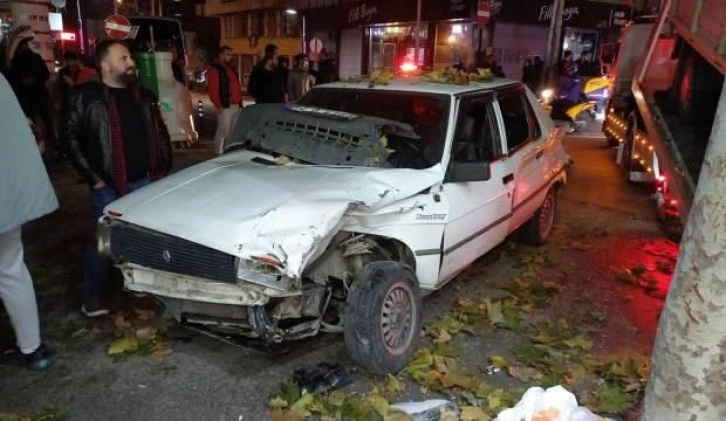 Manisa'da kamyonetle otomobilin çarpıştığı kazada biri çocuk 3 kişi yaralandı