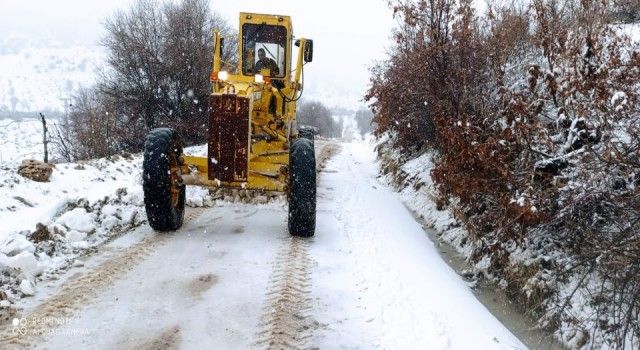 Mardin'de kardan kapanan yollar açıldı