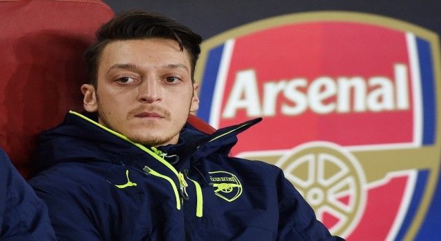 Mesut Özil'in menajeri kafa karıştırdı