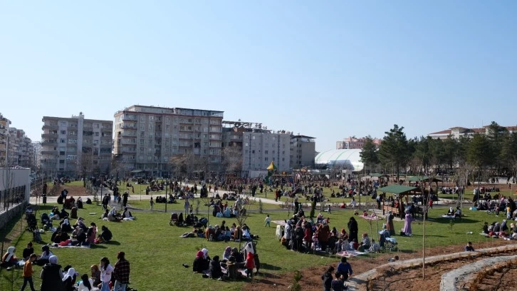 Millet Bahçesi'ne vatandaşlardan yoğun ilgi