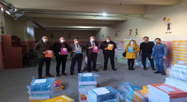 Milli Eğitim Bakanlığından Hakkari'deki öğrencilere kitap desteği