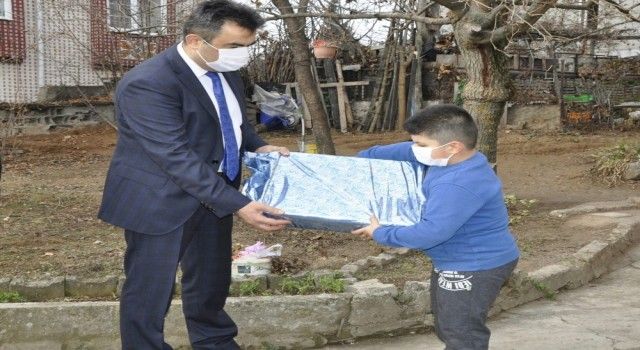 Milli Eğitim Müdürü Gümüş'ten özel çocuklara ziyaret