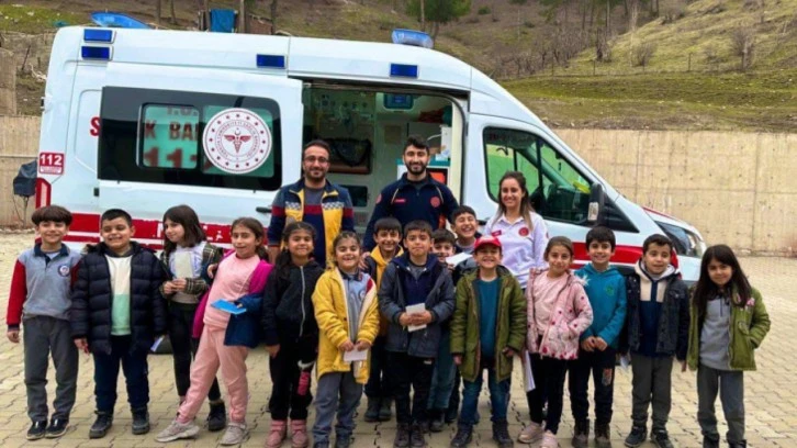 Minik Öğrencilere 112 ve Ambulanslar Tanıtıldı