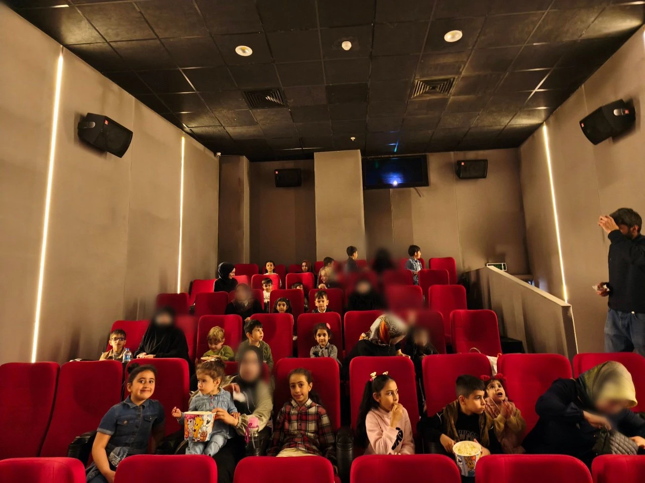 &Ccedil;ocuklar &ldquo;571&rdquo; Filmini B&uuml;y&uuml;k Heyecanla İzledi  &nbsp;