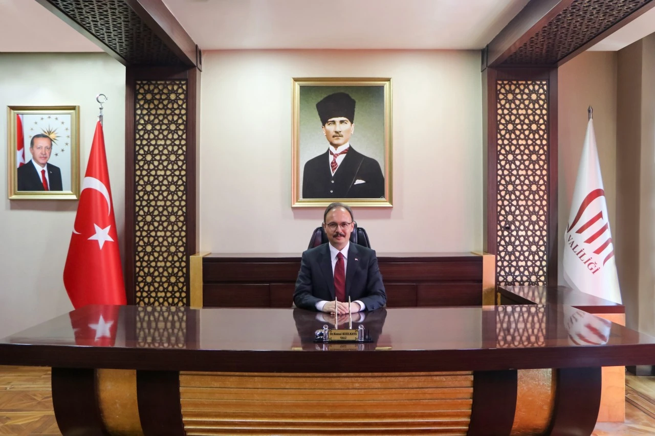 VALİ VE BELEDİYE BAŞKAN V.&nbsp; DR. KEMAL KIZILKAYA&rsquo;NIN &lsquo;23 NİSAN ULUSAL EGEMENLİK VE &Ccedil;OCUK BAYRAMI&rsquo; MESAJI