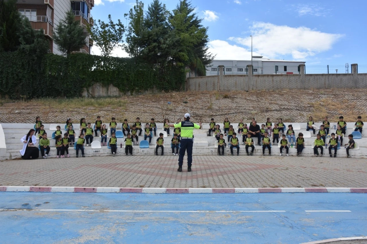 &Ouml;ĞRENCİLERE TRAFİK EĞİTİMİ