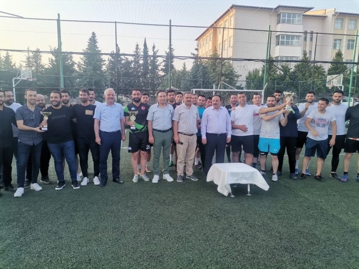 Öğretmenler arası futbol turnuvasının şampiyonu belli oldu