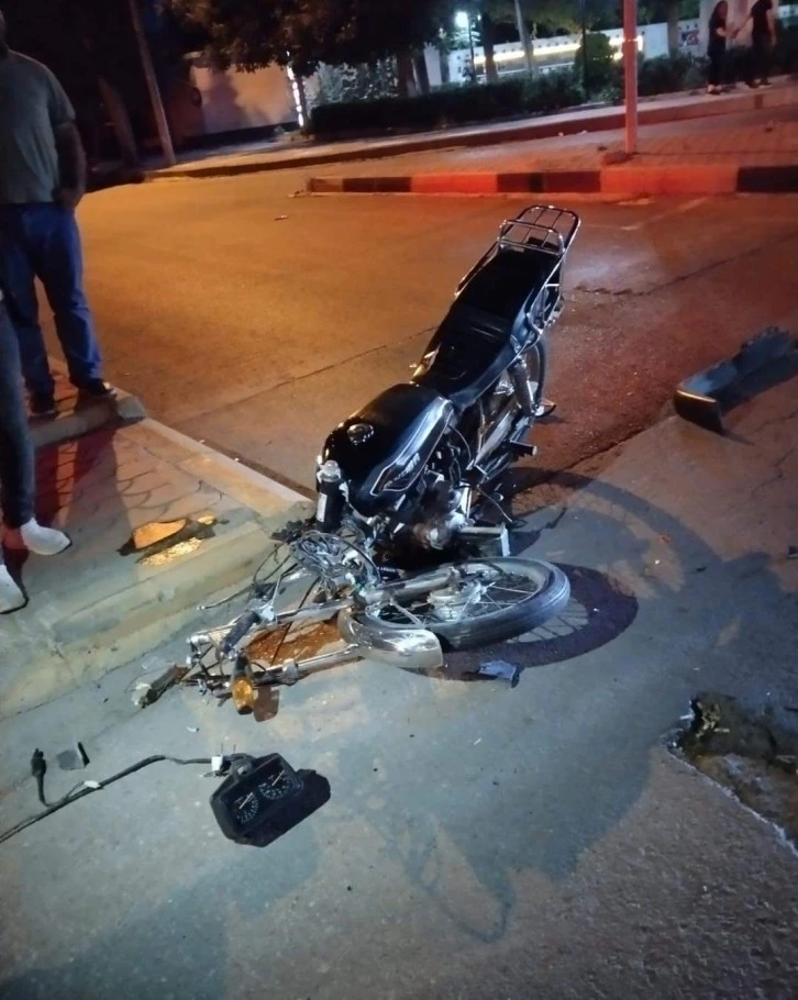 Otomobil ile motosiklet çarpıştı kazada 1 kişi yaralandı