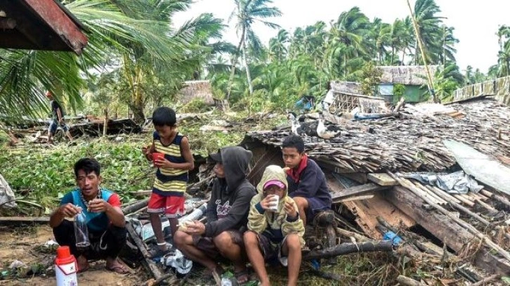 Rai Tayfunu'nun vurduğu Filipinler'de ölü sayısı 375'e yükseldi