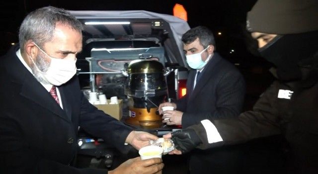 Yavuz Bingöl&#039;den Bursa&#039;daki polis ekiplerine çorba ikramı