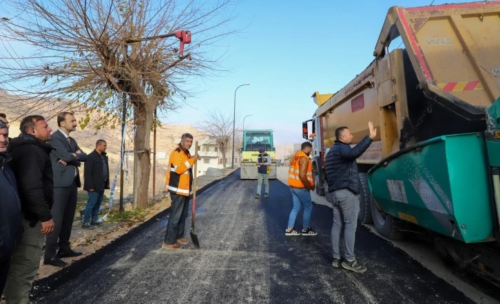 Savur İlçesinde Yollar Sıcak Asfaltla Buluştu