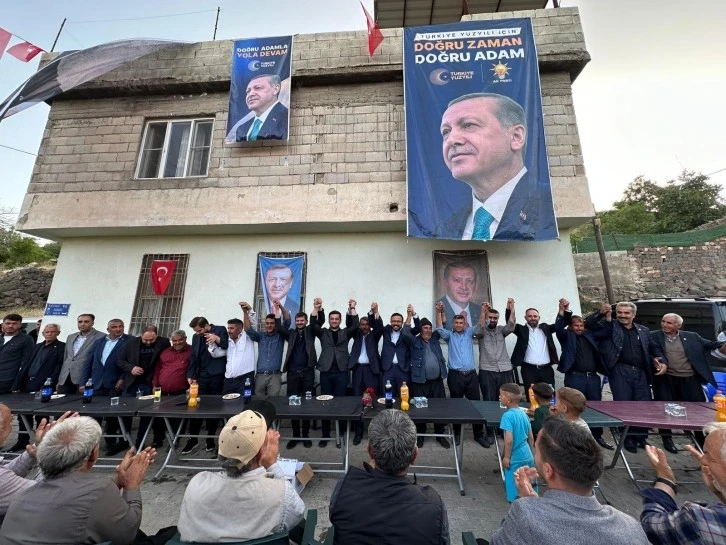 Şehitkamil Eyüpsultan Mahalle toplantısı mitinge dönüştü. “Erdoğan’a sahip çıkmak vatan borcudur.”