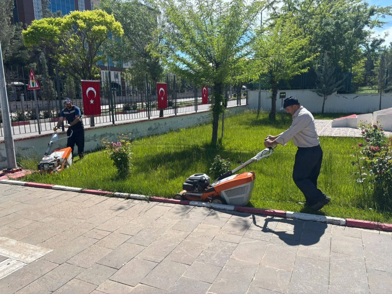 Şehitlik ve Bulvarlarda &Ccedil;alışmalar S&uuml;r&uuml;yor