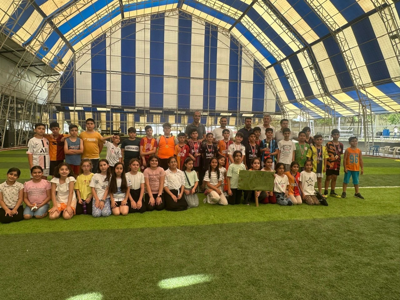 Siirt 80. Yıl İlkokulu'nda Futbol Heyecanı