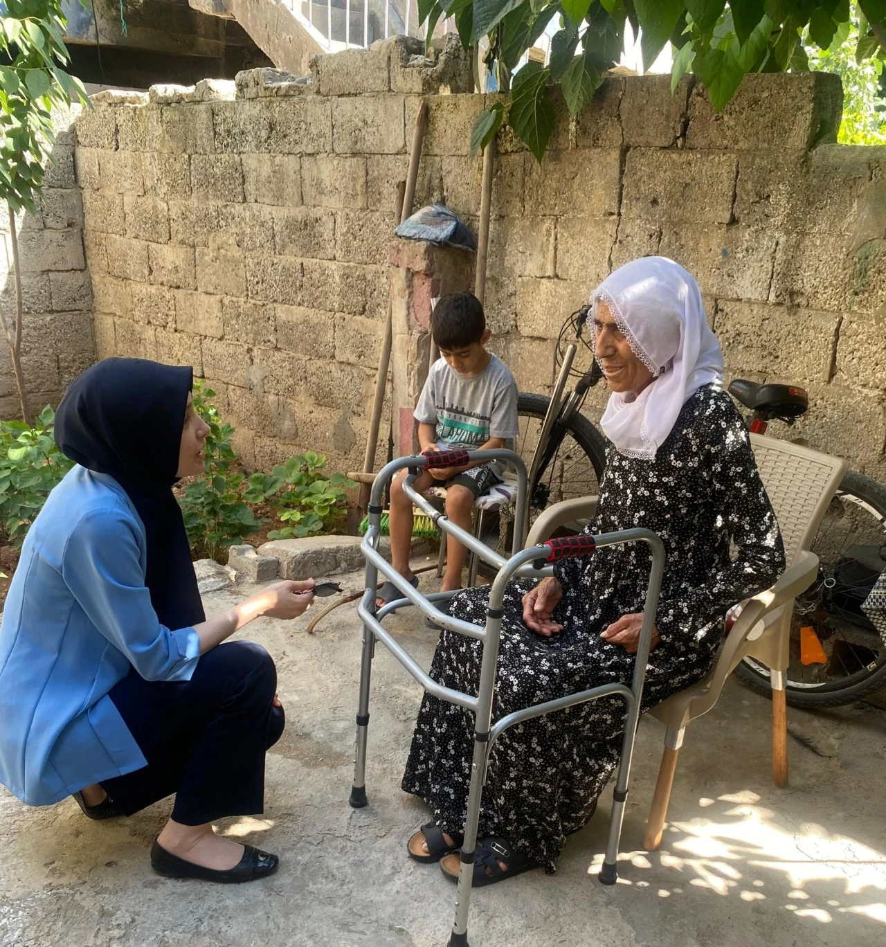 Siirt AK Parti Kadın Kolları Ev Ziyaretlerine Devam Ediyor